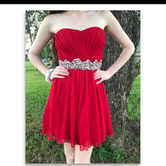 Red Xtraordinary Homecoming Dress Size 5 Juniors - Picture 2 of 10